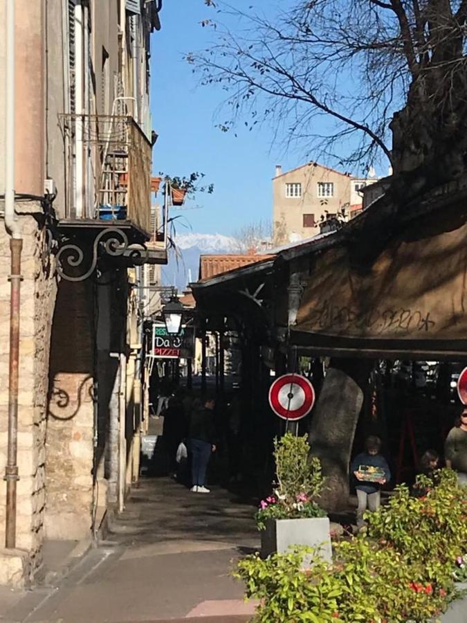 Apartment With Mediterranean Charm In The Heart Of The Provencal Market Antibes Ngoại thất bức ảnh