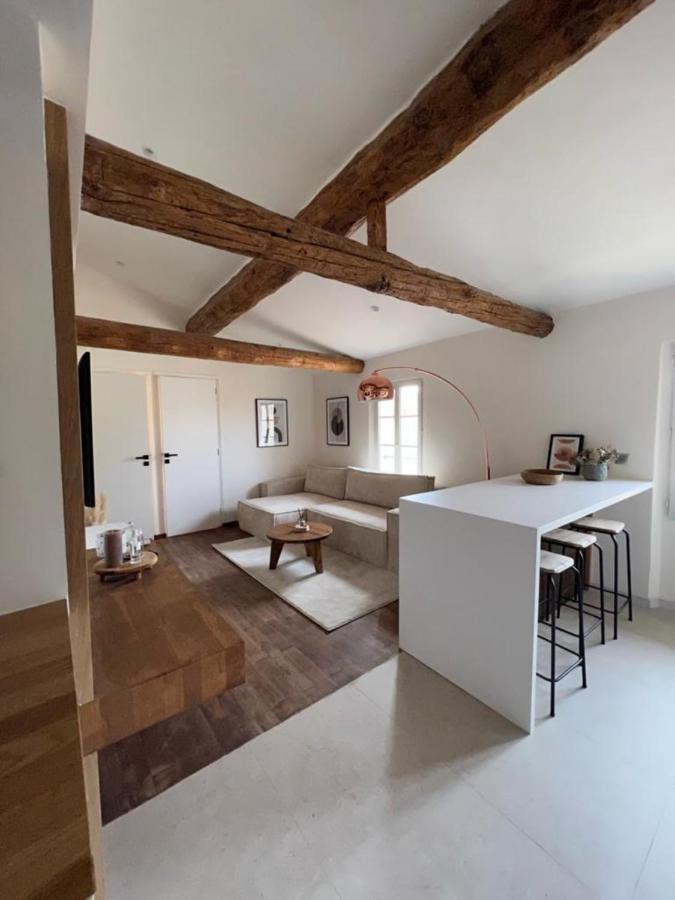 Apartment With Mediterranean Charm In The Heart Of The Provencal Market Antibes Ngoại thất bức ảnh